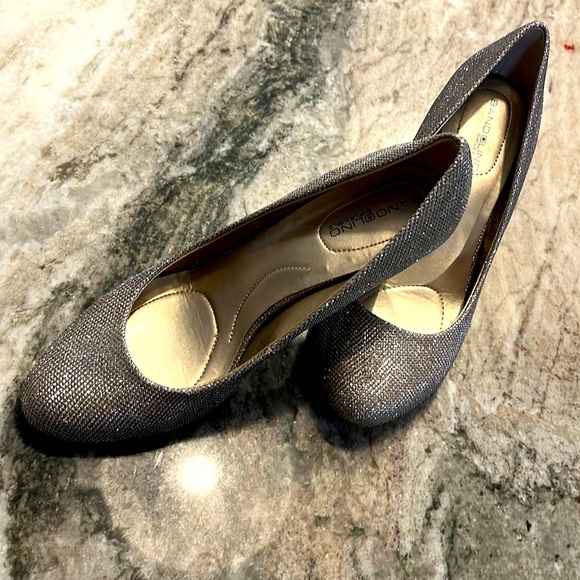 Sparkling heels! Everyone needs a little sparkle in their life!! 🤩 - Picture 1 of 7